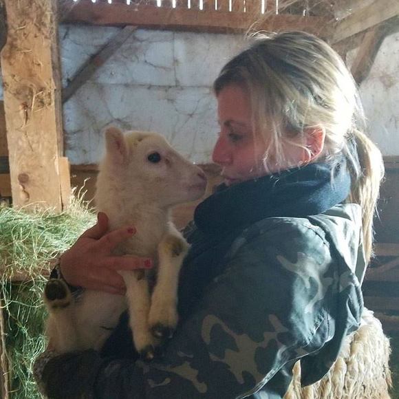 Meet your Posher, Larissa - Picture 1 of 1